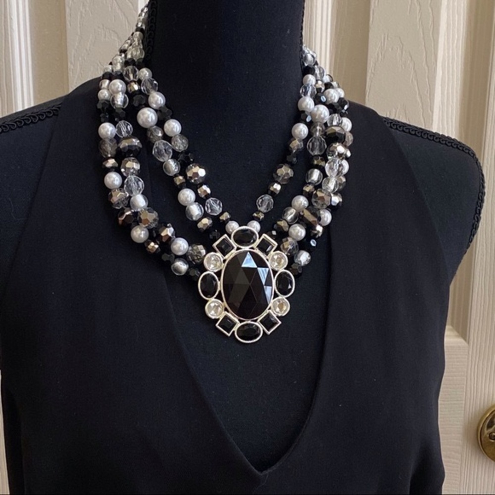 White House Black Market Black Faux Pearl Statement Necklace - Picture 8 of 11